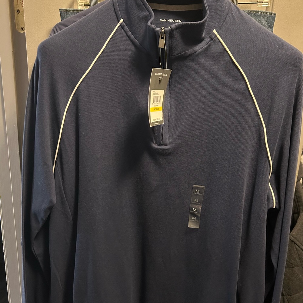 Van Heusen Men's Navy half zip , new & ready for cool spring days a true navy